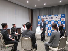 第33回市長と大盛トークの様子