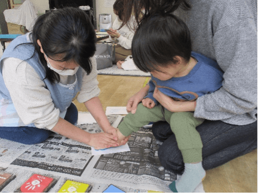 手形をしている様子