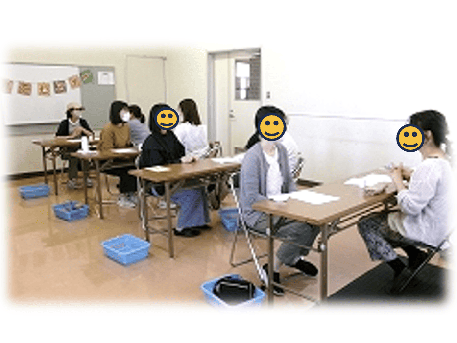 アロマハンドマッサージの様子