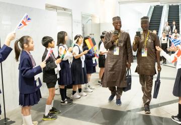 小学生によるお出迎え