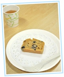 ケーキとハーブティー