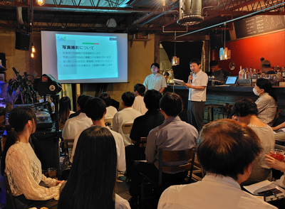 会場の様子、スピーカーのたかはしさん