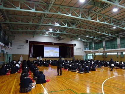 講演の後ろからの様子