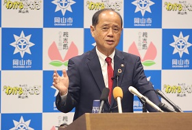 市長記者会見の様子