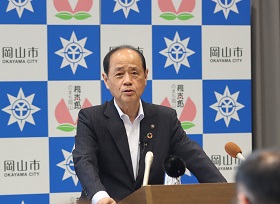 記者会見の様子