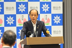 市長記者会見の様子